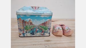 Conjunto de lata e socas Holandesas vintage